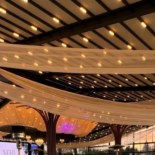 Atria İncek salonunun sıcak ışıklandırması
